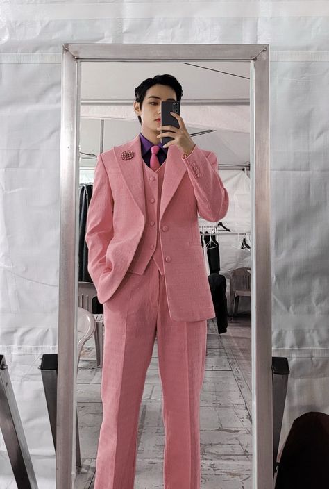 Kusuo Saiki, Taehyung Dark, Taehyung Aesthetic, Suits Korean, Woman In Suit, Taehyung Icon, Purple Pants, Pink Suit, Taehyung Photoshoot