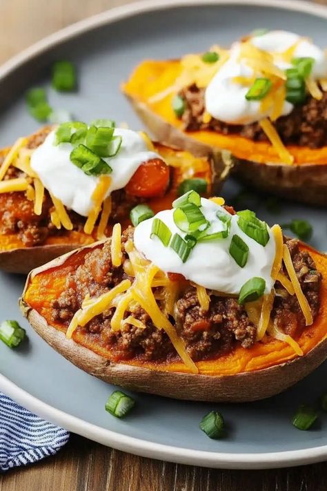 Sweet Potato Dinner, Stuffed Sweet Potato, Baked Sweet Potatoes, Stuffed Sweet Potatoes, Potato Dinner, Easy Chili, Sweet Potato Chili, Homemade Chili, Chili Cheese