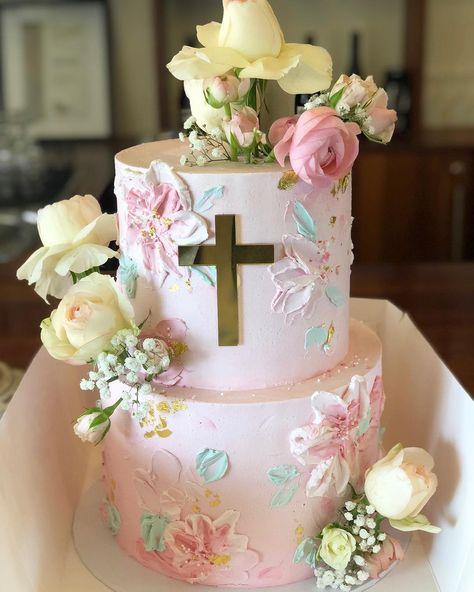 Creme de la Cakes on Instagram: “Pink christening cake with fresh flowers 🌸” Christening Ideas Girl, Pink Christening Cake, Christening Cake Girls, Bautizo Ideas Girl, Pink Christening, Dedication Cake, Baptism Decorations Girl, Cake With Fresh Flowers, Baby Birthday Party Theme