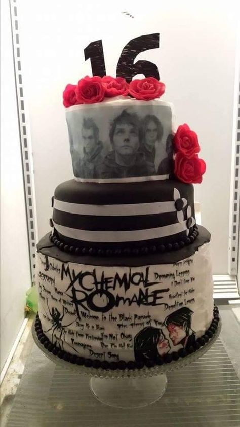 MCR cake Emo Quinceanera Theme, Emo Cakes Birthdays, My Chemical Romance Cake, Mcr Cake, Emo Birthday, My Chemical Romance Wallpaper, Gothic Cake, Sweet Sixteen Cakes, Pop Punk Bands