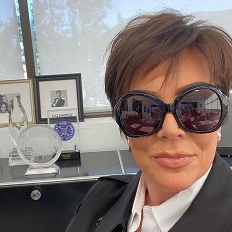 Discover Kris Jenner's sunglasses style and brands of choice. Take a deep dive into her sunglasses collection and replicate her unique look. The post Kris Jenner Sunglasses: The Many Shades of Kris Jenner appeared first on . Kris Jenner Hairstyles, Kris Jenner Sunglasses, Jenner Hairstyles, Kris Jenner Hair, Kris Jenner House, Hairstyles For Round Face, Pompadour Style, Y2k Posters, Smokey Eye For Brown Eyes