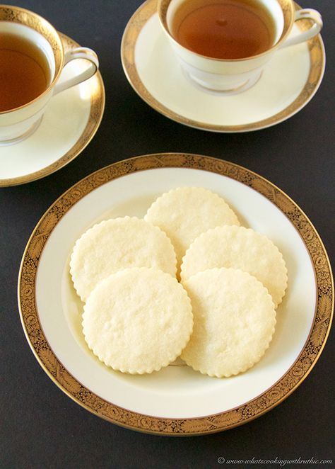 These easy, buttery Short Bread Cookies by www.cookingwithruthie.com are a delight to add to any gathering! They're a classic English cookie that goes perfectly with coffee or tea. Small Cookies, Shortbread Cookies Easy, Cookies Shortbread, Short Bread, Buttery Shortbread Cookies, Buttery Shortbread, Shortbread Cookie Recipe, Shortbread Recipes, Bread Cookies