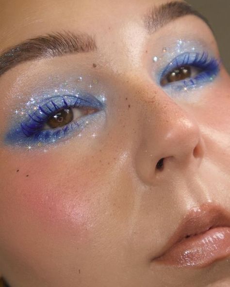 Bright Blue Makeup Looks, Blue And White Makeup Looks, Firework Makeup, White Blue Makeup, Red White And Blue Makeup, Blue Eye Makeup Looks, White And Blue Makeup, Blue And White Makeup, Dreamy Makeup Look