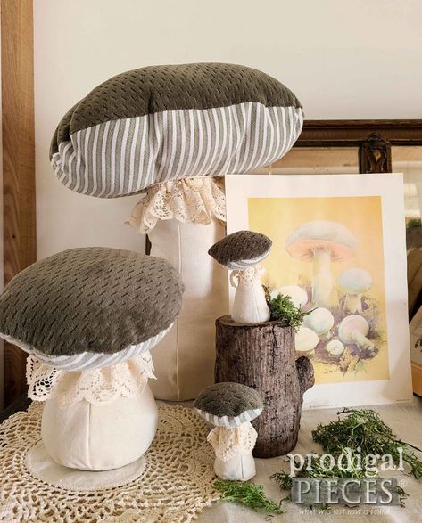 Diy Mushroom Furniture, Diy Fabric Mushrooms Free Pattern, Fabric Mushroom Tutorial, Mushroom Sewing Projects, Mushroom Pillow Diy, Fabric Mushrooms Pattern, Fabric Mushrooms Diy, Diy Fabric Mushroom, Mushroom Pattern Sewing