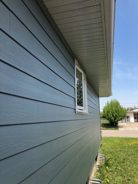 Hardy Board Siding Horizontal, Exterior House Eves Ideas, Painting Hardie Board Siding, Cement Board Siding Exterior, Fiber Cement Siding Exterior, Cement Siding Exterior, Breezeway Garage, Fiber Cement Siding Installation, Cement Board Siding