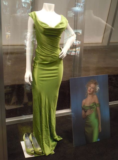 Christina Aguilera Burlesque green dress Christina Aguilera Costume, Christina Aguilera Burlesque, Burlesque Dress, Burlesque Movie, Film Costumes, Celebrity Gowns, Burlesque Costumes, Burlesque Costume, Movie Costumes