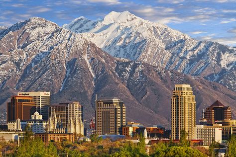 I have been to SLC several times, and have managed to experience all four seasons on my trips there. Style Toscan, Salt Lake City Downtown, Cheap Places To Travel, Pike Place Market, Olympic National Park, Salt Lake City Utah, City Break, National Monuments, Yellowstone National Park