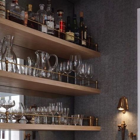 Maison Blonde on Instagram: "Some things I love about this wet bar: the unlacquered brass accents; the fluted, warm wood millwork; the brass rails on the shelves; the wallpaper that makes the space feel cozy; the mirror backsplash; the styling; those crystal champagne glasses; and lastly, the finger pulls on the drawers instead of hardware. So basically everything 💁🏼‍♀️⠀⠀⠀⠀⠀⠀⠀⠀⠀ @greyscaleinteriors @joshuamchughphotography ⠀⠀⠀⠀⠀⠀⠀⠀⠀ .⠀⠀⠀⠀⠀⠀⠀⠀⠀ . ⠀⠀⠀⠀⠀⠀⠀⠀⠀ #greyscaleinteriors #wetbar #butlerpan Shelves With Bar, Wet Bar With Mirrored Backsplash, Brass Shelves Bar, Floating Wood Shelves Bar, Fluted Glass Shelf, Wet Bar Mirror Backsplash, Dry Bar Open Shelving, Floating Shelves With Rail, Glass Bar Shelves Ideas