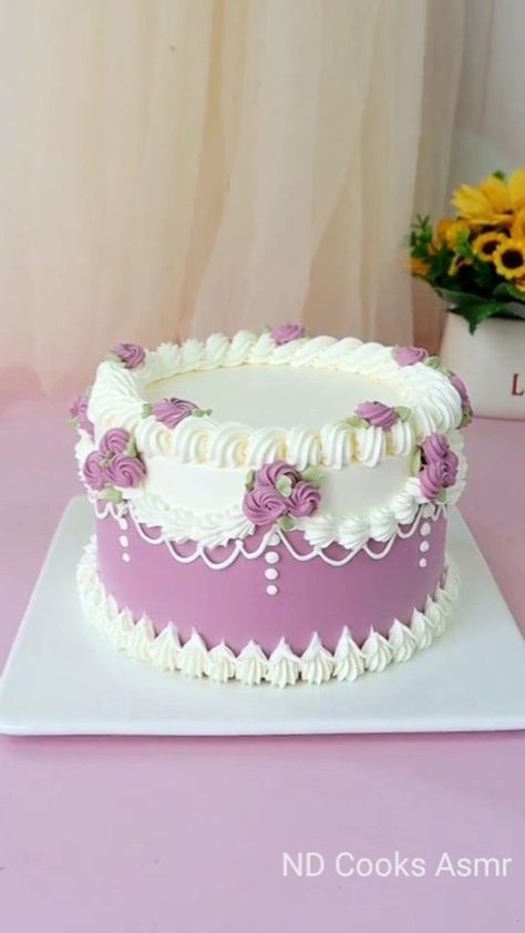 Cake Designs Simple Easy, Square Shape Cake Designs, Unique Cake Designs Creative, Vintage Cakes Birthday, Simple Vintage Cake, Half And Half Cake, Best Cake Design, Vintage Cake Design, Simple Cake Design