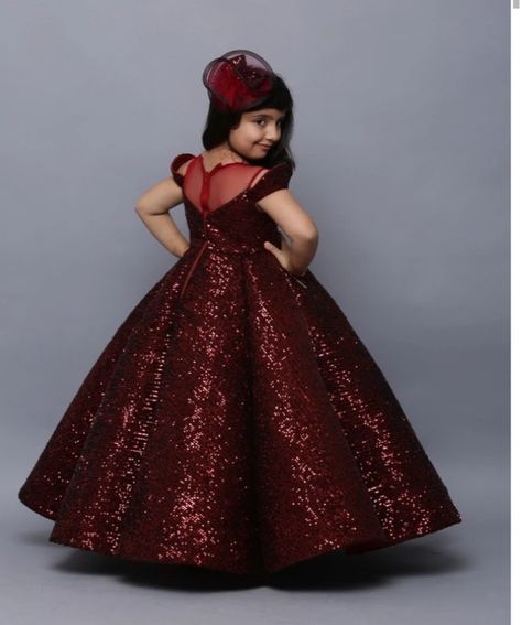 Kids Lehanga Design, Baby Lehenga, Red Frock, Kids Frock, Fendi Dress, Fashion Show Dresses, Sewing Wedding Dress, Kids Dress Wear