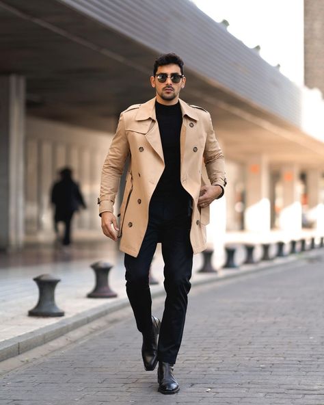 M A G N O S C A V O 🥭 on Instagram: “SLIDE ➡️ The best thing about the #trenchcoat 🧥is its versatility: it can be combined with almost anything and in all cases it is perfect.…” Men Fashion Photoshoot, Mens Photoshoot Poses, Trench Coat Dress, Men Photoshoot, Retro Sweater, Mens Fashion Photography, Smart Outfit, Boy Photography Poses, Photography Poses For Men