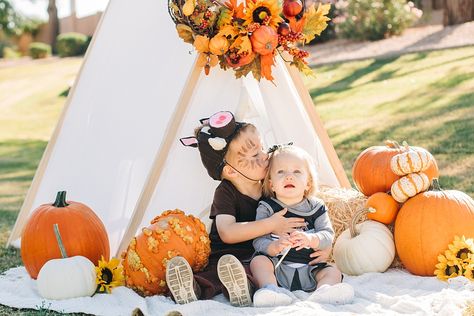 Halloween Mini Sessions 2019 | Gilbert Family Photographer Halloween Photo Mini Sessions, Teepee Fall Mini Session, Halloween Minis Photography, Fall Teepee Photoshoot, Pumpkin Teepee, Halloween Photoshoot Kids, Fall Mini Sessions Set Up, Fall Photobooth, Fall Mini Shoot