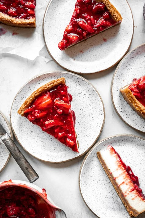 Gluten Free Graham Cracker Crust, Cheesecake Photography, Cashew Cheesecake, Cheesecake Strawberry, Crowded Kitchen, Gluten Free Graham Crackers, Vegan Cheesecake Recipe, Baked Cheesecake, Kitchen Accesories