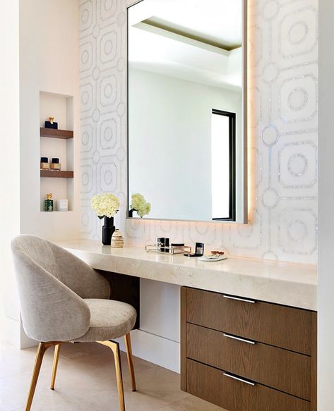 Vanity Bedroom, Dressing Table Design, Luxury Closets Design, Vanity Design, Bedroom Vanity, Luxe Interiors, Home Design Living Room, Interiors Design, Closet Design