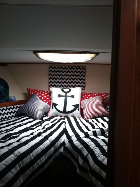 V Berth decor Sailboat Bathroom, Boat Bed, Boat Living, Boat Interior Design, Boat House Interior, Sailboat Interior, Boat Interiors, Sailboat Living, Living On A Boat