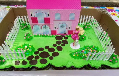 Barbie dream house cupcake cake Barbie Dream House Cake, Barbie Bday, House Cake, Im A Barbie Girl, Cupcake Cake, Barbie Dream, Barbie Dream House, Fancy Cakes, 6th Birthday