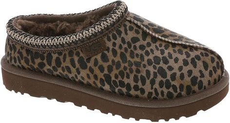 Amazon.com | UGG Women's Tasman Caspian Slipper | Slippers Ugg Looks, Comfort Ideas, Explore Outfit, Trendy Slippers, Cozy Lifestyle, Chic Loungewear, Tasman Slippers, Ugg Tasman Slippers, Trending Womens Shoes