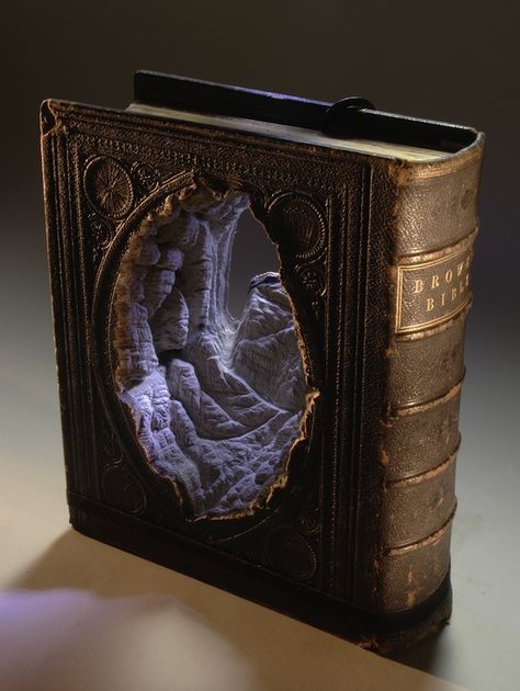 Ancient Books Transformed into Serene Natural Landscapes by Guy Laramée. Illusion Kunst, Ancient Books, Book Sculpture, Wow Art, Old Book, Paper Sculpture, Altered Books, Artist Books, Art Sculpture