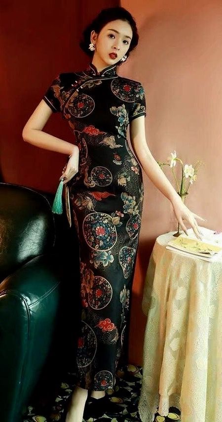 Black Qipao, Chinese Cheongsam Dress, Qipao Pattern, Chinese Qipao, Retro Chinese, Modern Qipao, Chinese Traditional Dress, Celebrity Style Icons, Long Evening Dresses