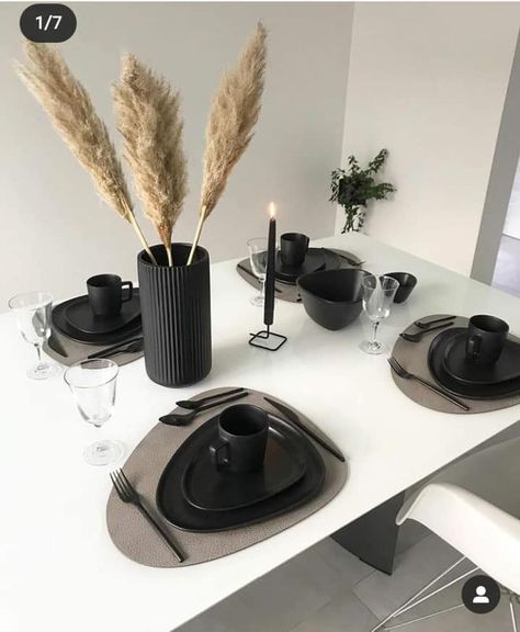 Black Tea Set, Grey Table Setting, Black Stylist, Black Placemats, Breakfast Table Setting, Setting Inspiration, Table Setting Inspiration, Dinner Table Setting, Grey Table