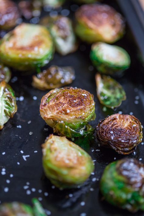 Brown butter takes roasted brussels sprouts up a notch. These Brown Butter Roasted Brussels Sprouts are addicting! Brussels Sprouts Y'know those people who used to hate brussels sprouts because they only ever had them steamed but then started roasting them and their eyes were opened to the deliciousness that is brussels sprouts?  Yeah I'm not one of them. Believe it or not, I actually have loved brussels sprouts since I was a kid.  I know.  What kind of kid loves brussels sprouts?!  Me, ... Best Brussel Sprout Recipe, Brussel Sprouts Recipes Easy, Side Veggies, Brussel Sprout Recipes, Grilled Artichoke, Brussel Sprout Recipes Roasted, Southern Comfort Food, Roasted Brussels Sprouts, Brussel Sprout Salad