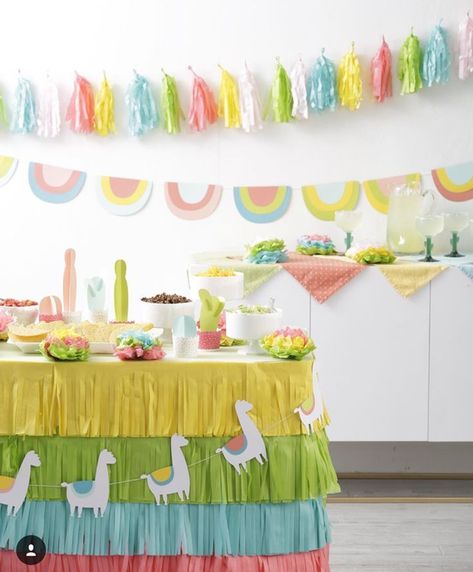 I love this Llama party - See more llama party love on B. Lovely Events Llama Birthday Party Decorations, Llama Party Ideas, Birthday Llama, Llama Birthday Party, Llama Party, Tropical Birthday Party, Llama Llama, Fiesta Birthday Party, Girls Birthday Party Themes