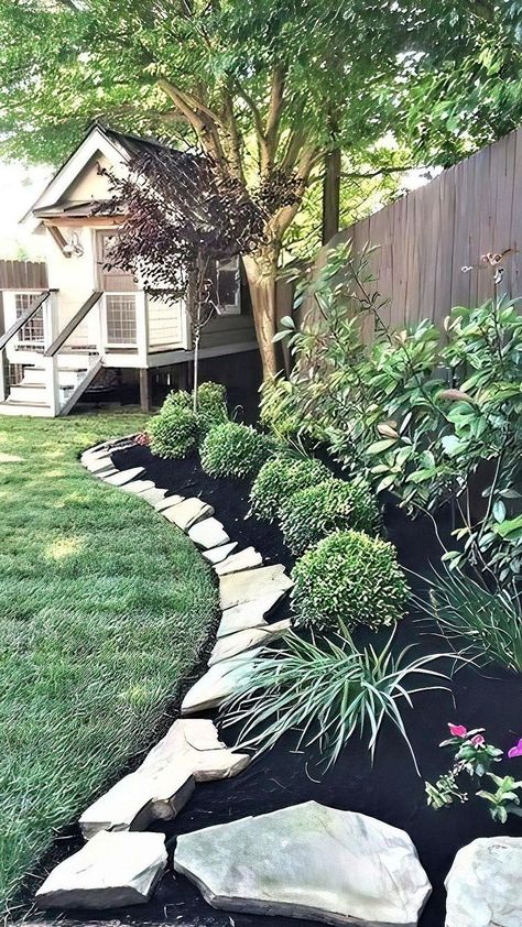 20 Long Narrow Backyard Landscaping Ideas - Scavenger Chic Narrow Backyard, Narrow Backyard Ideas, Brick Planter, Small Yard Landscaping, Narrow Garden, Garden Wallpaper, Brick Patios, Home Landscaping, Small Backyard Patio