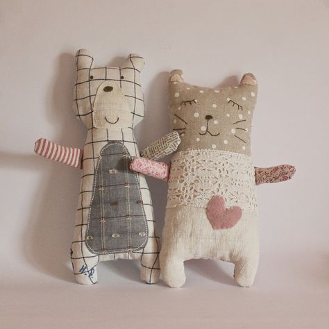 Roxy Creations: Cuties Roxy Creations, Diy Sy, Trendy Sewing Projects, Sewing Stuffed Animals, Fabric Toys, Sewing Projects For Kids, Handmade Kids, Fabric Animals, Sewing Dolls