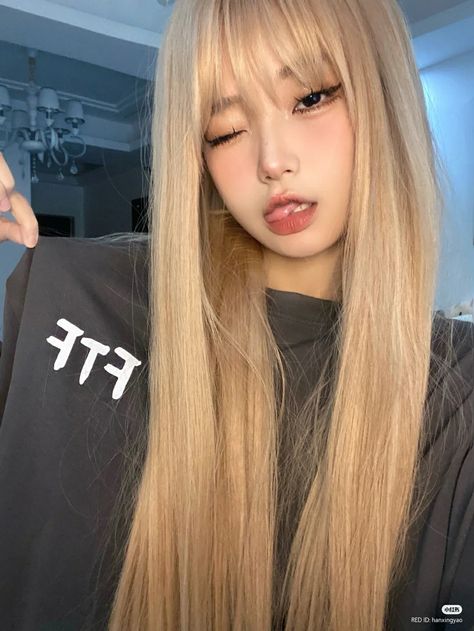 Grunge Asian, Blonde Hair Korean, Acubi Club, Blonde Asian Hair, Makeup Chinese, Pretty Girl Aesthetic, Acubi Style, Acubi Fashion, Medium Long Haircuts