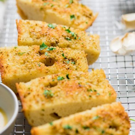 Vegan Garlic Bread (Dairy Free) - Make It Dairy Free Dairy Free Garlic Bread, Garlic Bread Vegan, Side Dishes Ideas, Roasted Garlic Bread, Vegan Garlic Bread, Dairy Free Biscuits, Vegan Dinner Rolls, Dairy Free Mashed Potatoes, Vegan Stuffed Mushrooms