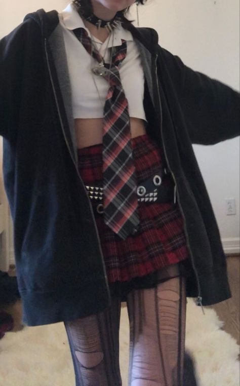 Cute Outfits Emo Soft, Emo High School Outfits, Black Skirt Emo Outfit, Emo Uniform School, Gothic Outfit Reference, Alt Kpop Outfits, Punk School Aesthetic, Alt Plaid Skirt Outfit, Punk Gothic Outfits