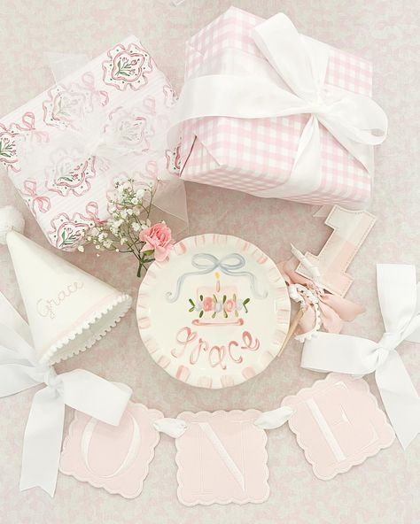 All the little details 🌸🎈 . . . First birthday party | Girl birthday | Classic birthday party | Kids birthday #firstbirthday #firstbirthdaydecor #firstbirthdayideas Timeless First Birthday, 1st Tea Party Birthday, January Birthday Aesthetic, Elegant First Birthday Party Girl, Classic First Birthday Girl, First Birthday Bow Theme, Coquette First Birthday, First Birthday Party Girl, Classic Birthday Party