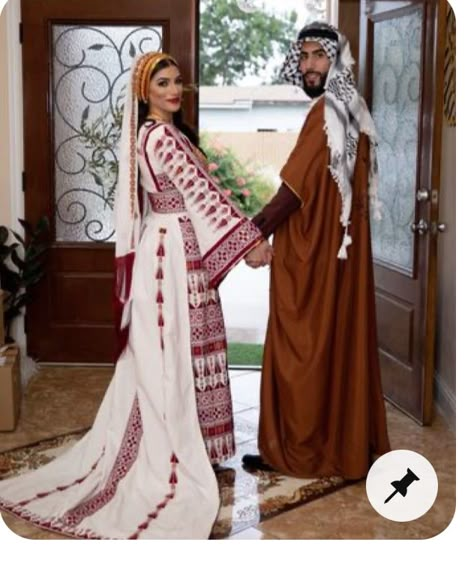 Syrian Dress, Henna Thobe, Henna Background, Henna Party Ideas, Modest Winter Outfits, Long Sleeve Bridal Dresses, Alt Wedding, Henna Inspo, Cultural Fashion