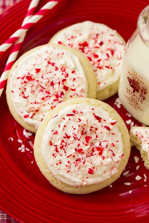 Sugar Cookies With Cream Cheese, Peppermint Frosting, Cookies With Cream Cheese Frosting, Peppermint Dessert, Cookies With Cream Cheese, Peppermint Sugar Cookies, Christmas Sweet Treats, Homemade Sugar Cookies, Best Holiday Cookies