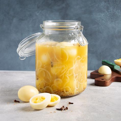 German-Style Pickled Eggs German Pickled Eggs, Canned Recipes, German Appetizers, Dill Dip Recipes, Pickled Eggs Recipe, Pickled Foods, Digital Cookbook, French Onion Soup Recipe, Lemon Curd Recipe