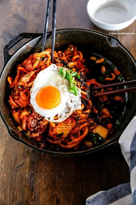 Kimchi Udon Noodle Stir Fry - My Korean Kitchen Udon Noodle Stir Fry, Kimchi Udon, Stir Fry Kimchi, Kimchi Noodles, Noodle Stir Fry, Udon Noodle, Korean Kitchen, Asian Noodle Recipes, Udon Noodles