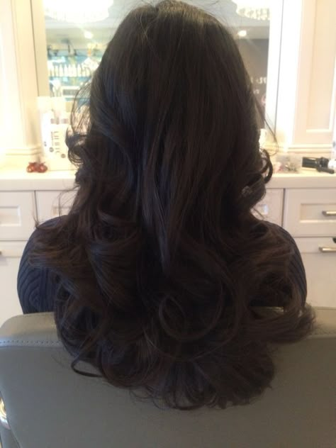 A Blowout Hairstyle, Haircuts For Blowouts, Formal Down Hairstyles Medium, Formal Curled Hairstyles, Dark Coquette Hairstyle, Hair Inspo Graduation, Curled Hairstyles For Medium Hair Formal, Curls At The Bottom Of Hair, Dark Brown Curled Hair