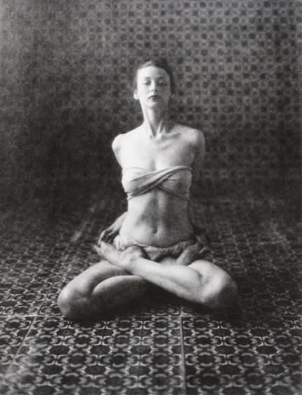 \><\ Dorian Leigh, Yoga Positionen, Photo Yoga, Irving Penn, Yoga Photos, Yoga Posen, Yoga Exercises, Pose Yoga, Beautiful Yoga