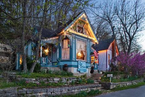 Cottages in Eureka Springs Arkansas | Cliff Cottage Inn - Luxury B&B Suites & Historic Cottages Eureka Springs Ar, Unusual Hotels, Eureka Springs Arkansas, Cottage Decorating, Ozark Mountains, Arkansas Wedding, Romantic Retreat, Eureka Springs, Hotel Price