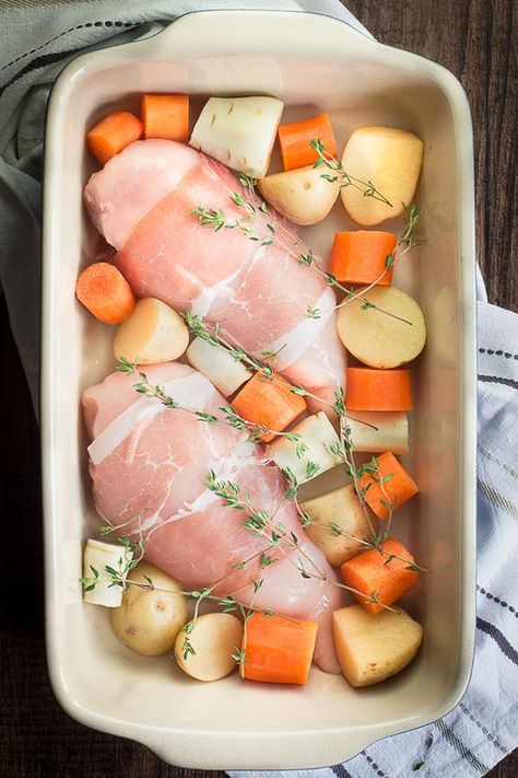 Chicken Tray Bake Recipes, Roasted Carrots And Parsnips, Chicken Tray Bake, Roast Chicken Dinner, Italian Meals, Autumn Kitchen, Honey Roasted Carrots, Christmas Diorama, Dinner Tray