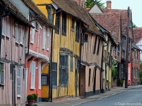 Cottages À La Campagne, Medieval Street, Suffolk England, Places In England, Colorful Houses, English Village, Medieval Houses, England And Scotland, England Uk