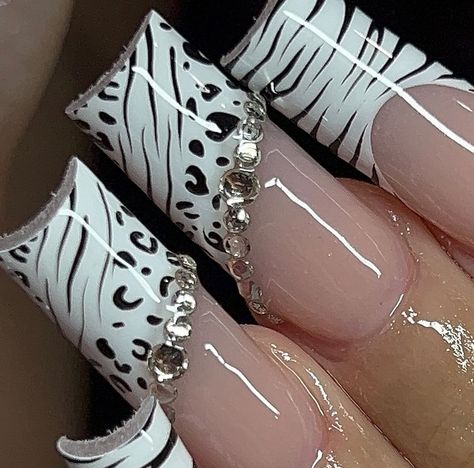 Zebra Print Nails Y2k, Pink Black Nails, Zebra Print Nails, Acrylic Nails Nude, Zebra Nails, Long Acrylic Nail Designs, Goth Nails, Colored Acrylic Nails, Cute Acrylic Nail Designs