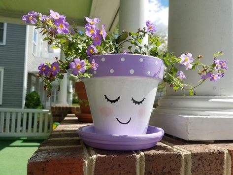 Terra Cotta Pot Painting Kids, Pot Faces, Terra Cotta Pot Crafts Diy, Clay Pot Projects, Flower Pot People, Clay Pot People, Plant Pot Design, Pot People, Flower Pot Art