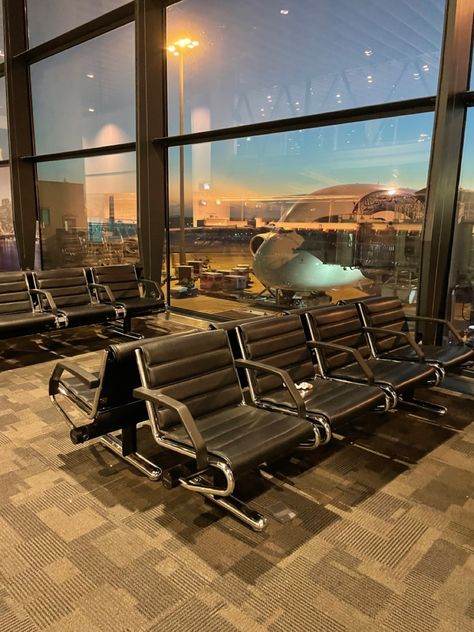 Auckland Airport Aesthetic, Auckland New Zealand Aesthetic, New Zealand Airport, New Zealand Aesthetic, Airport Building, Airport Vibes, Sunset Holiday, Airport Jobs, Auckland Airport