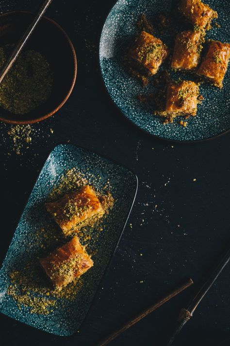 Baklava Photography, Bakery Photoshoot, Sweets Photography, Ramadan Sweets, Food Photography Dessert, Moody Food Photography, Middle Eastern Desserts, Baklava Recipe, Month Of Ramadan