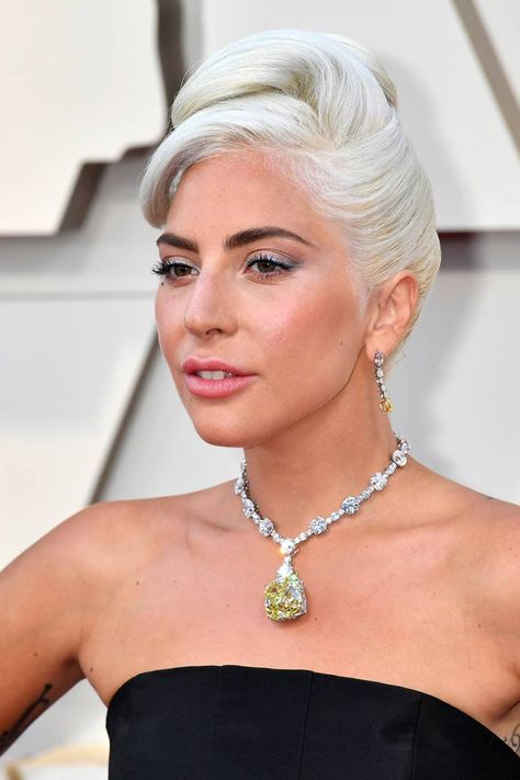 Most Expensive Necklace In The World, Lady Gaga Necklace, Lady Gaga Jewelry, Famous Necklaces, Expensive Necklaces, Celebrity Necklace, Flamboyant Gamine, Constance Wu, Gemma Chan