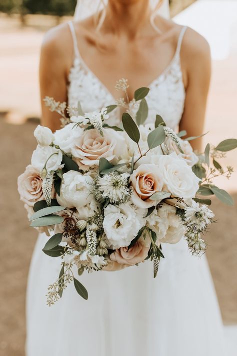 Blush Pink Wedding Flowers, Cream Wedding Flowers, Simple Wedding Bouquets, Green Wedding Bouquet, Neutral Wedding Flowers, Beautiful Bridal Bouquet, Country Garden Weddings, Blush Bouquet, Blush Wedding Flowers