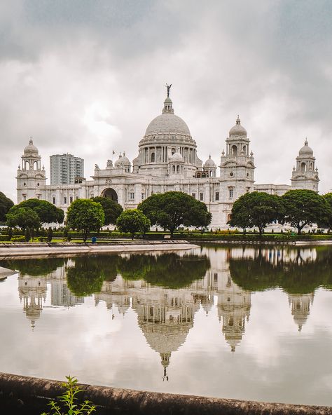 A perfect reflections of The Victoria Memorial | Victoria Memorial Photos | Victoria Memorial reflection | Victoria Memorial Gardens | Photo spots in Kolkata | Instagram spots in Kolkata | Kolkata photos | Kolkata photography #kolkata Kolkata Tourist Place, Kolkata City Photography, Victoria Memorial Aesthetic, Victoria Memorial Kolkata Photography, Kolkata Aesthetic Photography, Kolkata Aesthetic, Victoria Memorial Kolkata, Victoria Aesthetic, Kolkata Travel