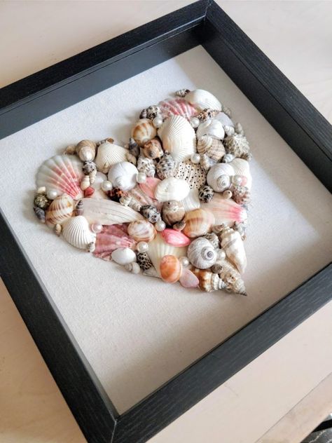 Diy Shells Decorations, Art Made From Shells, Resin Seashell Crafts, Shell Art Projects, Art With Shells, Seashells Decor, Crafts For Home Decor, Shadowbox Art, Shells Art