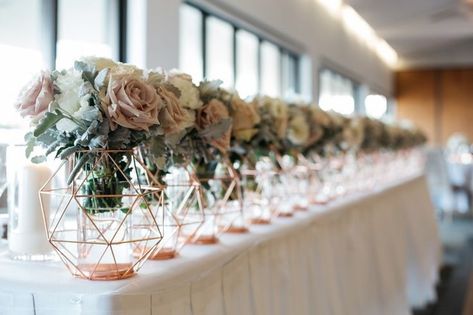 Rose Gold Wedding Decorations Receptions, Rose Gold Centerpieces Wedding, Rose Gold Centerpieces, Rose Gold Wedding Decorations, Gold Theme Wedding, Gold Wedding Decorations Receptions, Wedding Rose Gold Theme, Wedding Styling Ideas, Rose Gold Centerpiece